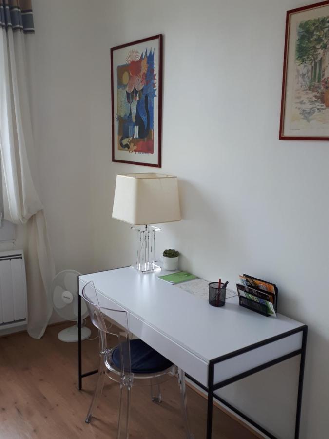 Le Petit Rochereau Appartement LʼIsle-sur-la-Sorgue Buitenkant foto